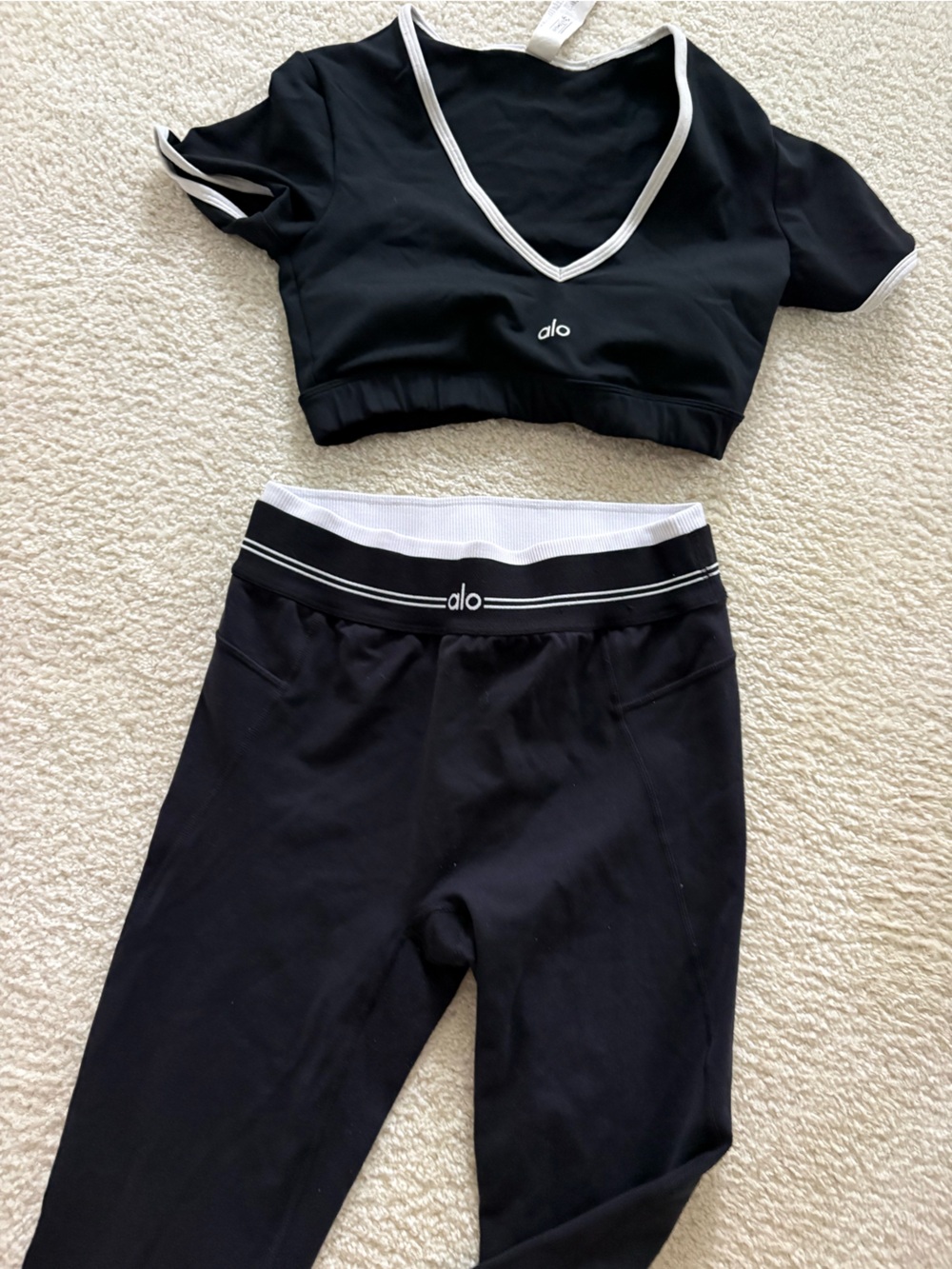 ALO Yoga Black womens Leggings with Contrast Trim - Picture 2 of 5
